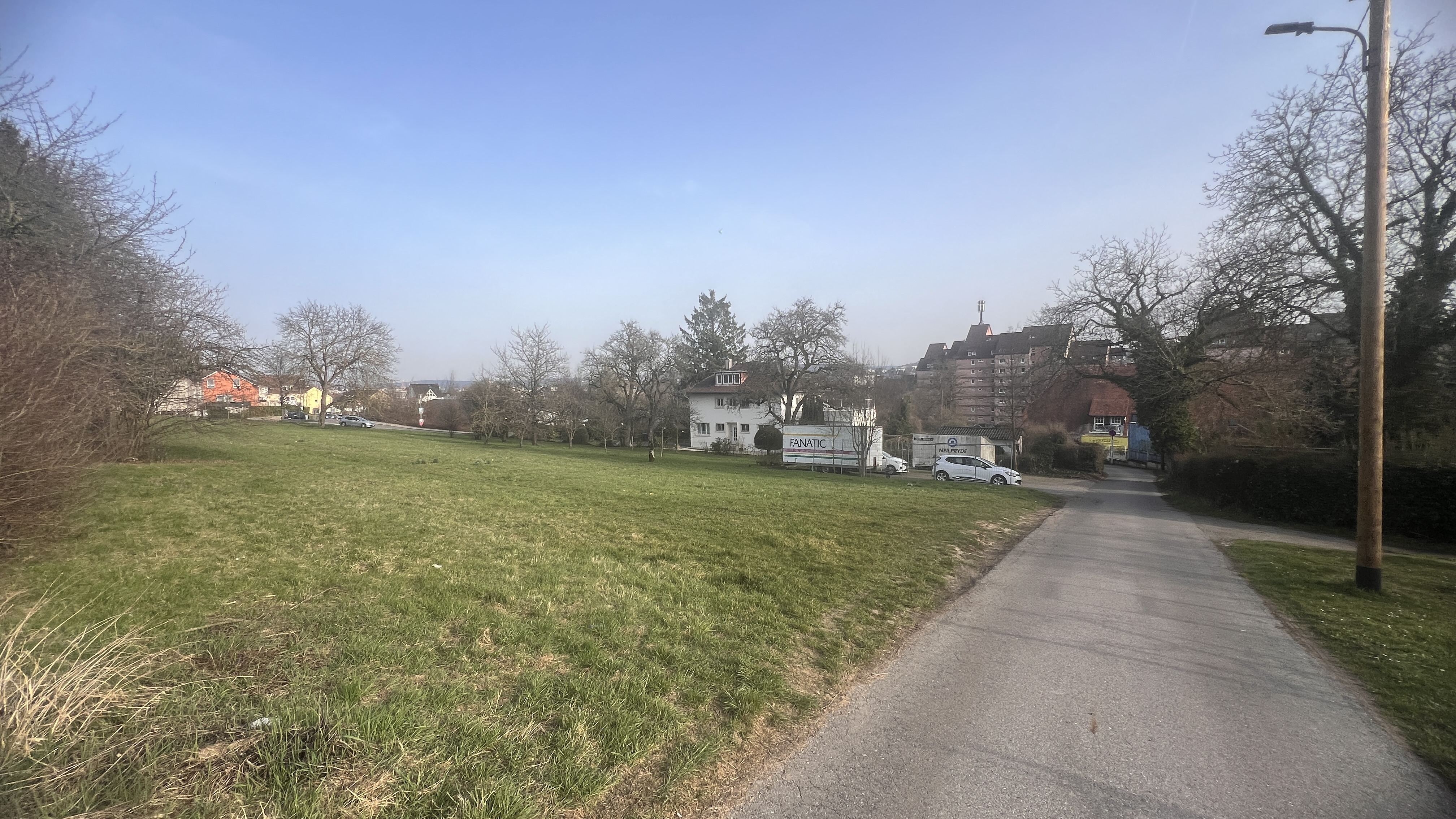 Plangebiet Wohnen unterm Wallberg neben der Kurzen Steige – Grünland, Kleingärten und Randbebauung